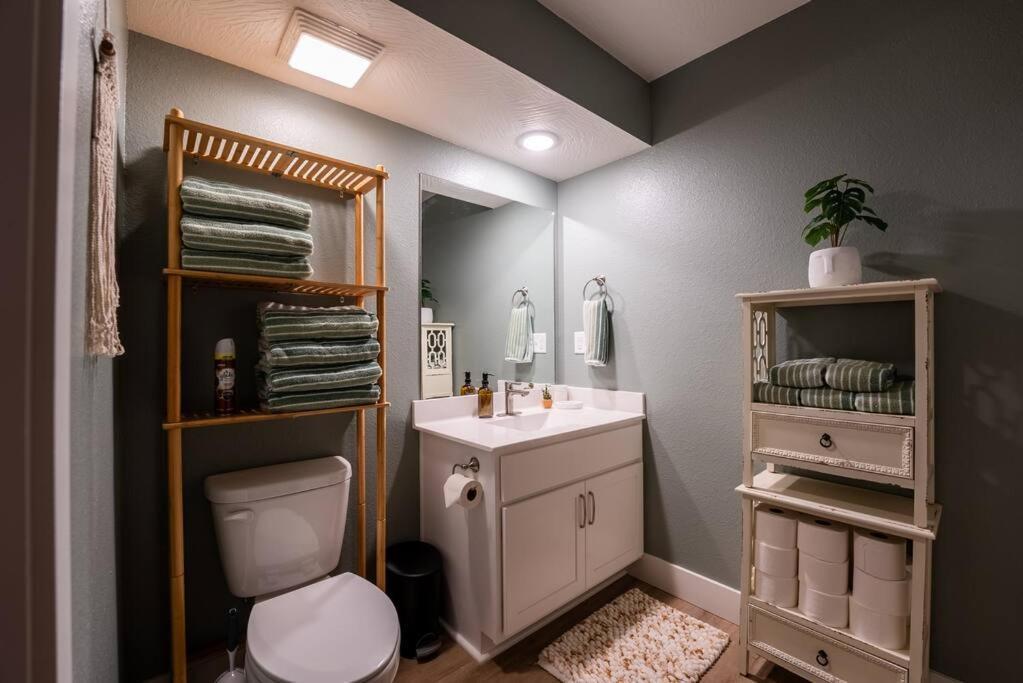 Pet Friendly Boho Condo With Pool--Fitness Center--Next To The Branson Landing--Close To Convention Center And Kanakuk المظهر الخارجي الصورة