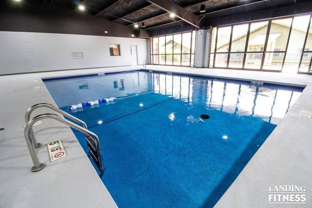 Pet Friendly Boho Condo With Pool--Fitness Center--Next To The Branson Landing--Close To Convention Center And Kanakuk المظهر الخارجي الصورة