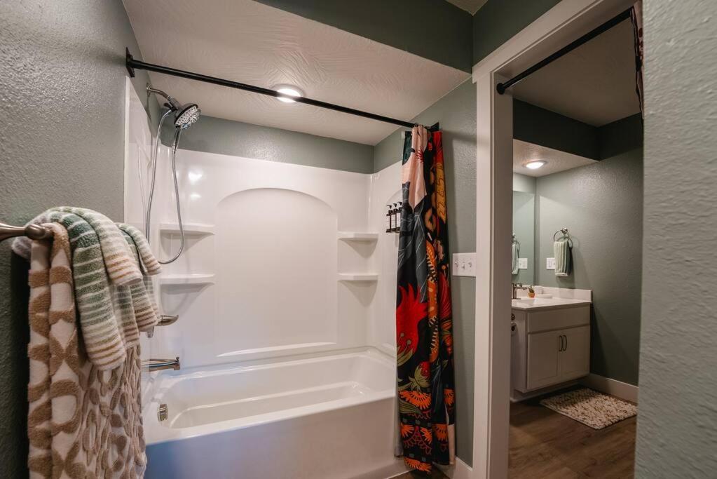 Pet Friendly Boho Condo With Pool--Fitness Center--Next To The Branson Landing--Close To Convention Center And Kanakuk المظهر الخارجي الصورة